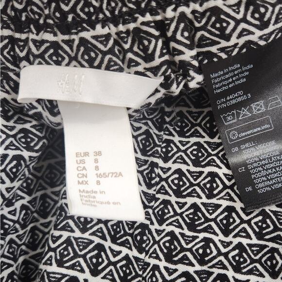 H&M Stretch Waist Black and White Shorts Womens Size 8 Summer Vacation - Picture 3 of 3